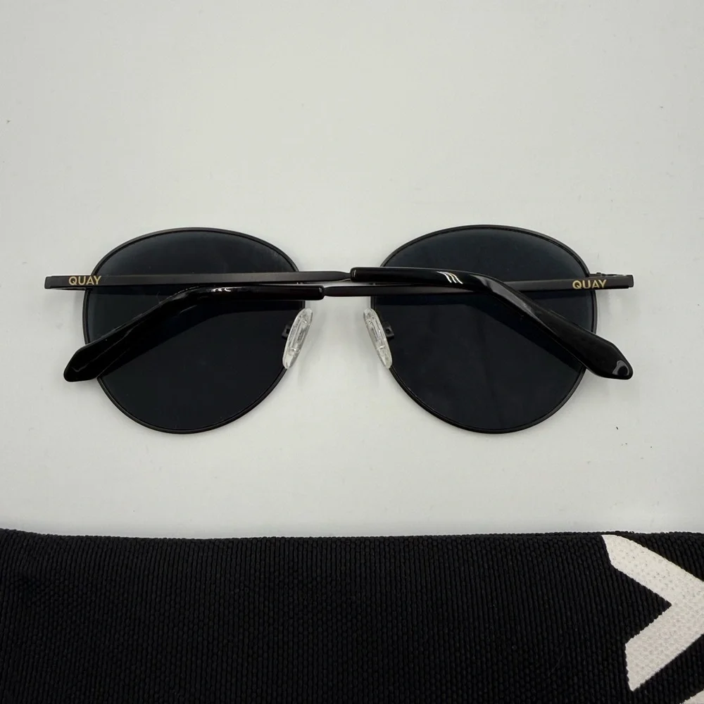 QUAY Australia Loop Me In Sunglasses